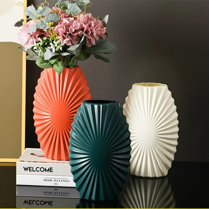 URBAN SERENITY FLOWER VASE